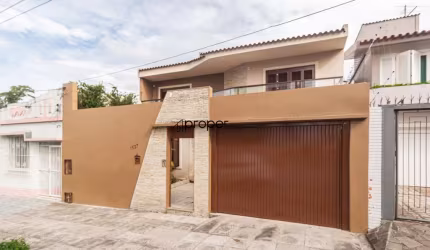 Sobrado com 4 dormitórios à venda, 270 m² no Centro de Pelotas/RS