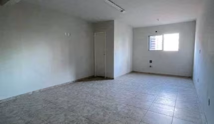 Alugo sala comercial em Manaíra com 30m² em principal.