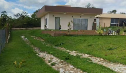 Vendo casa três quartos sendo uma suíte - Condomínio Vale do Luar