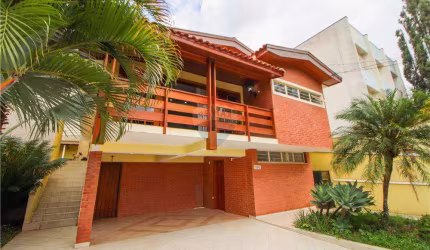 Casa com 4 quartos (1 suíte) e 262 .m² de área construída à venda no Jardim Europa por R$ 960.000,00