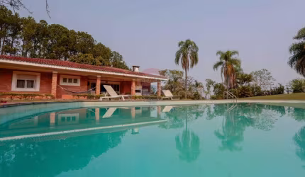 Chácara com Piscina e 3 Casas, Terreno 1 Alqueire em Araçoiaba da Serra