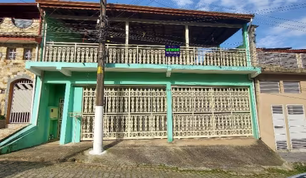 Casa com 294m², 2 dormitórios, sendo 1 suíte, 3 vagas, ótima localização!