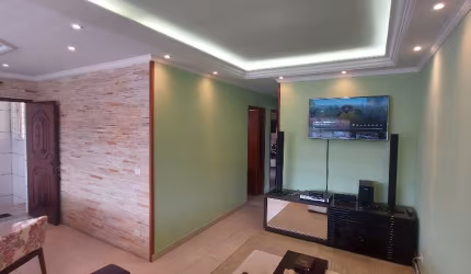 Bela casa no Estância Noblesse com dois dormitórios, sendo 1 suíte com closet, área para churrasqueira, duas vagas de garagem.