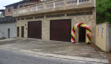 Casa no Bosque Santana com 3 dormitórios, sendo 1 suíte, salão, 4 vagas, área churrasqueira.