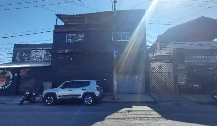 Casa com terreno de 250 metros quadrados, excelente também para comercial, travessa da Avenida Itamarati.