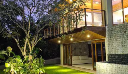 Casa de condomínio para venda tem 550 metros quadrados com 5 quartos