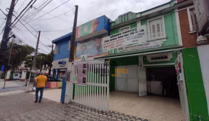 Sobrado em Avenida à venda, 240 m² - Vila Belmiro, Santos!
