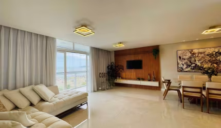 Viva o Luxo Frente ao Mar: Apartamento Exclusivo no Gonzaga, Totalmente Reformado e Pronto para Morar