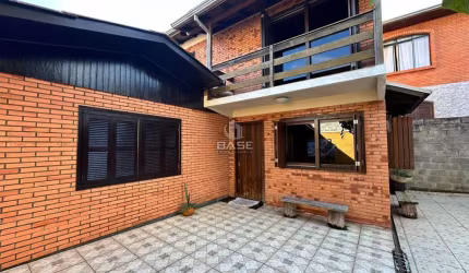 Casa com 4 quartos à venda na Rua Stefano Vergani, 289, Cruzeiro, Caxias do Sul, 237 m2 por R$ 800.000