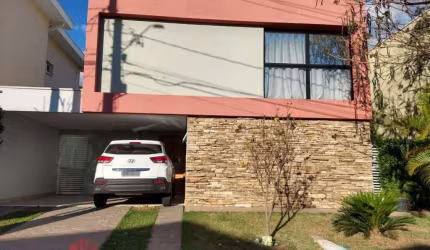 Casa para vender em Valinhos,no Condomínio Cantervile,com 03 suítes,varanda,espaço gourmet,rica em armários.