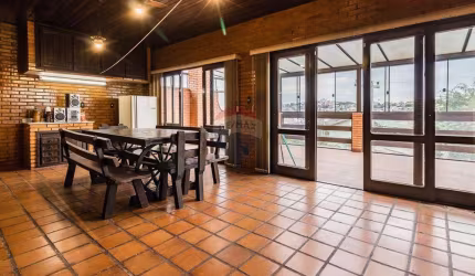 Casa à venda 3 andares com infra completa.