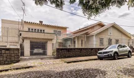 Casa Charmosa em Vila Ipiranga - 2 Suítes, Mobiliada
