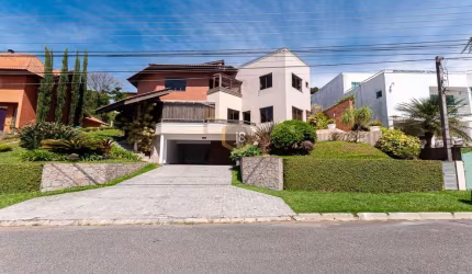 MARAVILHOSA CASA EM CONDOMINIO FECHADO
