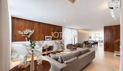 Casa em condomínio 3 suítes - J8