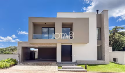 Casa Nova em condomínio clube, 3 suítes - J8