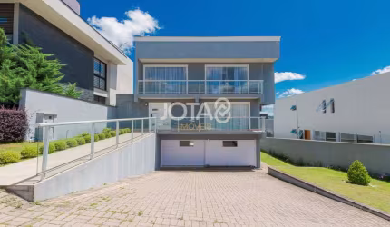 Casa em condomínio clube em Santa Felicidade - J8