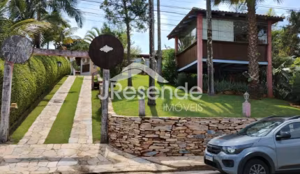 Casa em Escapas do Lago em frente ao lago com 4 suites e 1 quarto