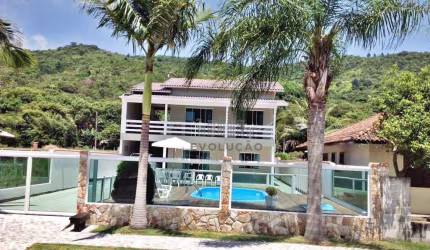 CASA 04 Quartos, 04 Vagas, Piscina - Praia de Palmas - Governador Celso Ramos