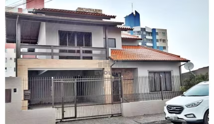 Casa com 3 dormitórios à venda-Bairro  Ipiranga - São José/SC