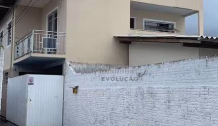 Casa com 3 dormitórios à venda, 250 m² por R$ 580.000,00 - Ipiranga - São José/SC