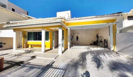 CASA 4 Quartos, 1 Suíte, 4 Vagas - Praia de Fora