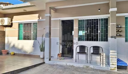 CASA 3 Quartos, 2 Vagas, Churrasqueira - Barra do Aririú