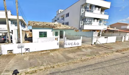 CASA 2 Quartos, 6 Vagas, Churrasqueira - Alto Aririú