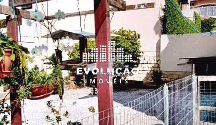 CASA 2 pvtos.- Semi Mobiliada - Ipiranga