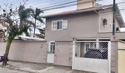 Casa 03 Quartos  01 Suíte, 04 Vagas - Jd Eldorado Palhoça