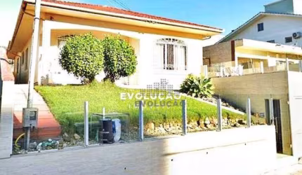 Ótima Casa 4 Dormitórios com 2 Suítes - Areias São José SC..