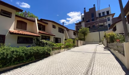 Sobrado em Condomínio Fechado no Juveve