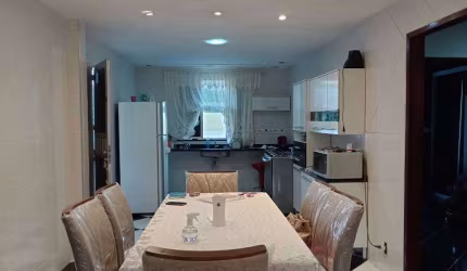 Casa para venda possui 310 metros quadrados com 4 quartos em Vila Emil - Mesquita - RJ
