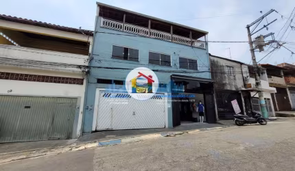 Propriedade com 11 casas de aluguel, salão e ainda mais 4 vagas