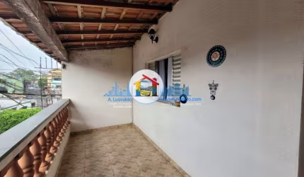 Sobrado com 2 dormitórios e 2 vagas no Jardim Itapura