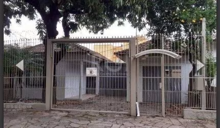 Casa para Venda - 300m², 2 dormitórios, sendo 1 suites, 3 vagas - Cristo Redentor