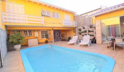 Casa para Locação/Aluguel - 254m², 4 dormitórios, sendo 3 suites, 5 vagas - Espirito Santo
