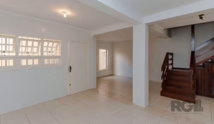 Casa com 4 dormitórios, 4 vagas no bairro Vila Jardim