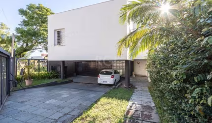 Casa para Venda - 470m², 3 dormitórios, sendo 1 suites, 6 vagas - Nonoai
