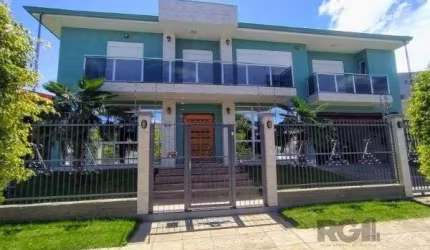 Casa em Porto Alegre, no bairro Hípica, com 3 dormitório(s), e 3 banheiros, à venda.