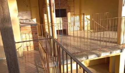 Casa 4 dormitórios, com sacada e amplo terraço