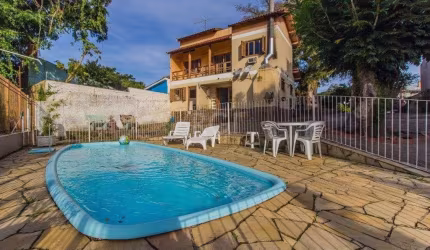 Casa para Venda - 300m², 4 dormitórios, sendo 1 suites, 3 vagas - Santa Isabel