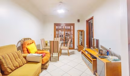 Casa 160m² - 3 dormitórios, 1 suíte, churrasqueira, terraço e 2 vagas de garagem no Guarujá