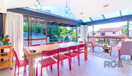 Casa de 380m², bairro Guarujá