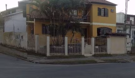 Casa para Venda - 306.3m², 3 dormitórios, sendo 1 suites, 2 vagas - Urubatã