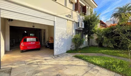 Sobrado com 4  dormitórios, 3 vagas, piscina, próximo a Professor Oscar Pereira