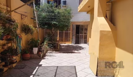 Casa 4 dormitórios no bairro Vila Ipiranga