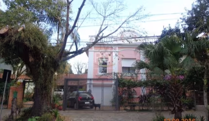 Casa para Venda - 240m², 6 dormitórios, 4 vagas - Teresópolis
