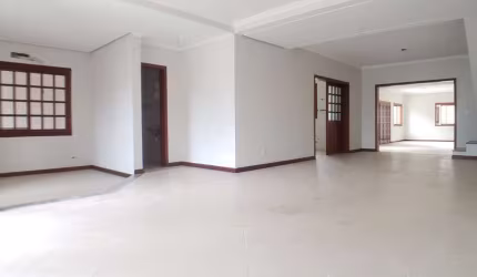 Casa para Venda - 378m², 4 dormitórios, sendo 3 suites, 7 vagas - Guarujá