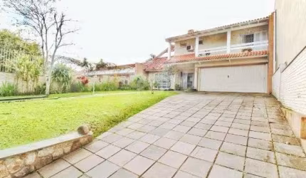 Casa em Porto Alegre, no bairro Jardim Isabel, com 4 dormitório(s), e 4 banheiros, à venda.