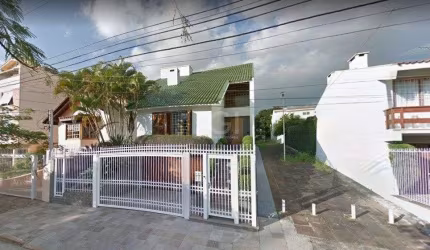 Casa para Venda - 380m², 3 dormitórios, sendo 1 suites, 5 vagas - Jardim Lindóia